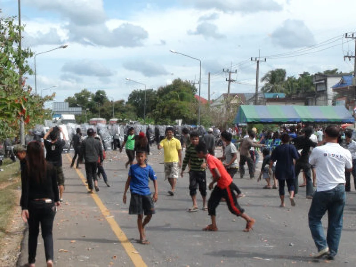 ปะทะเดือดสลายม็อบสวนยางเจ็บระนาว