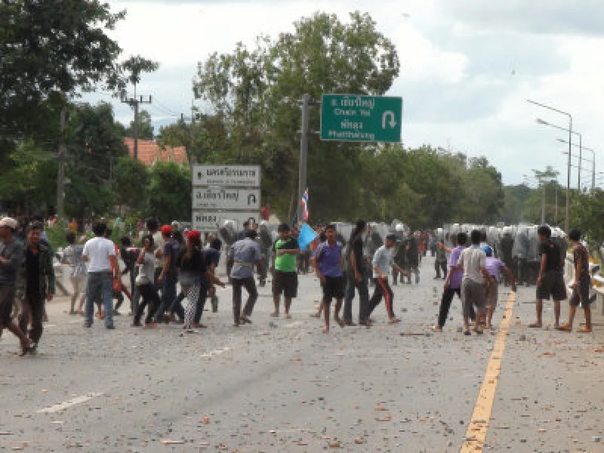 ปะทะเดือดสลายม็อบสวนยางเจ็บระนาว