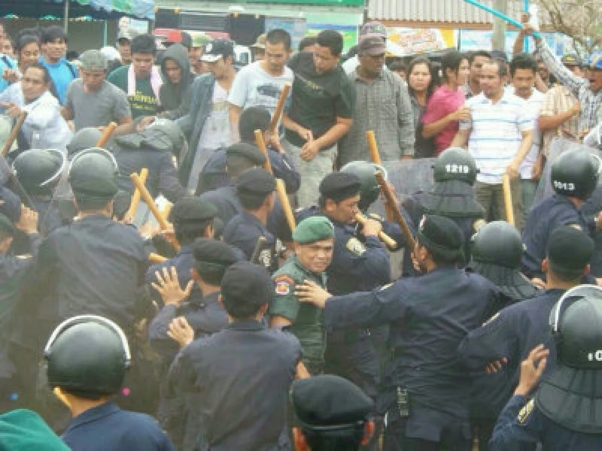 ปะทะเดือดสลายม็อบสวนยางเจ็บระนาว