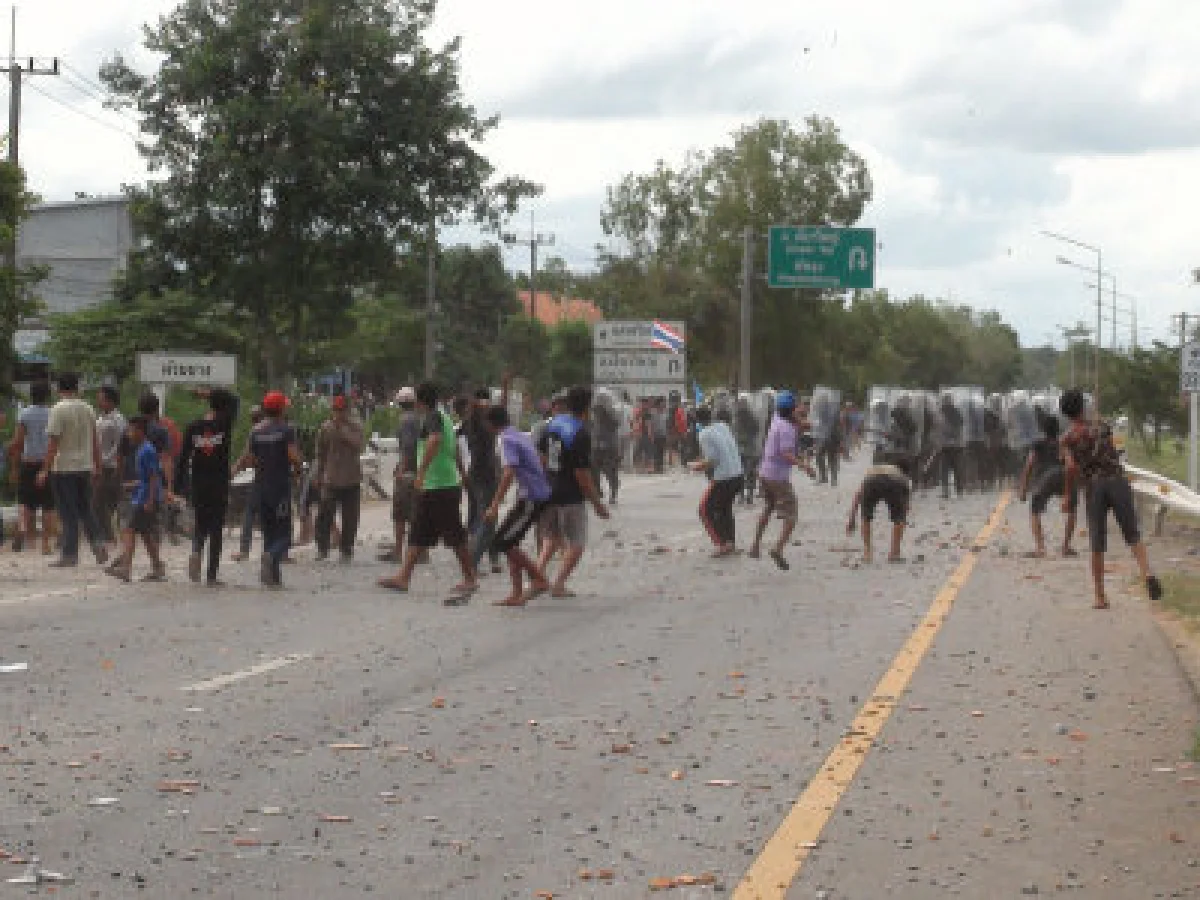 ปะทะเดือดสลายม็อบสวนยางเจ็บระนาว