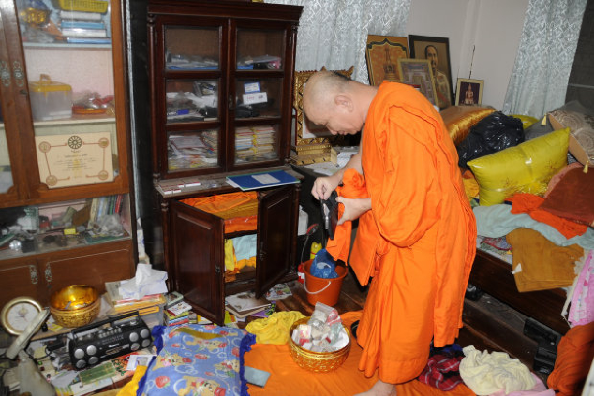 โจรงัดกุฎิวัดดังสุพรรณฯสูญกว่าครึ่งแสน โจรงัดกุฎิวัดดังสุพรรณฯสูญกว่าครึ่งแสน