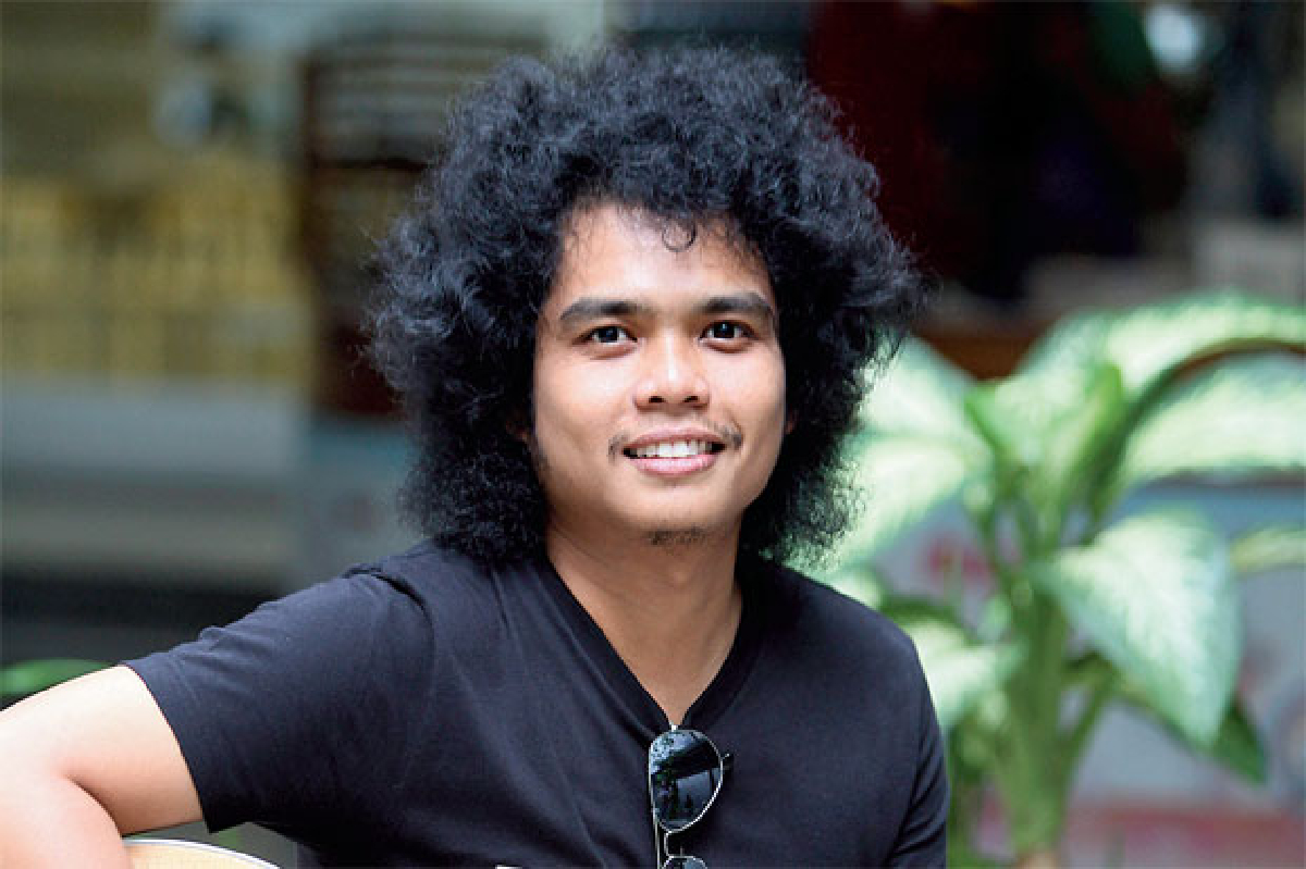 สมชาย นิลศรี (หวัง) ดับไฟใต้ด้วยบทเพลง สมชาย นิลศรี (หวัง) ดับไฟใต้ด้วยบทเพลง