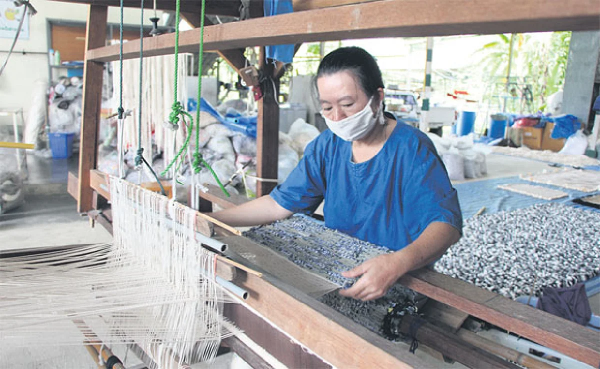 'บัวผัด แฟคทอรี่' เพิ่มมูลค่าให้เศษผ้า