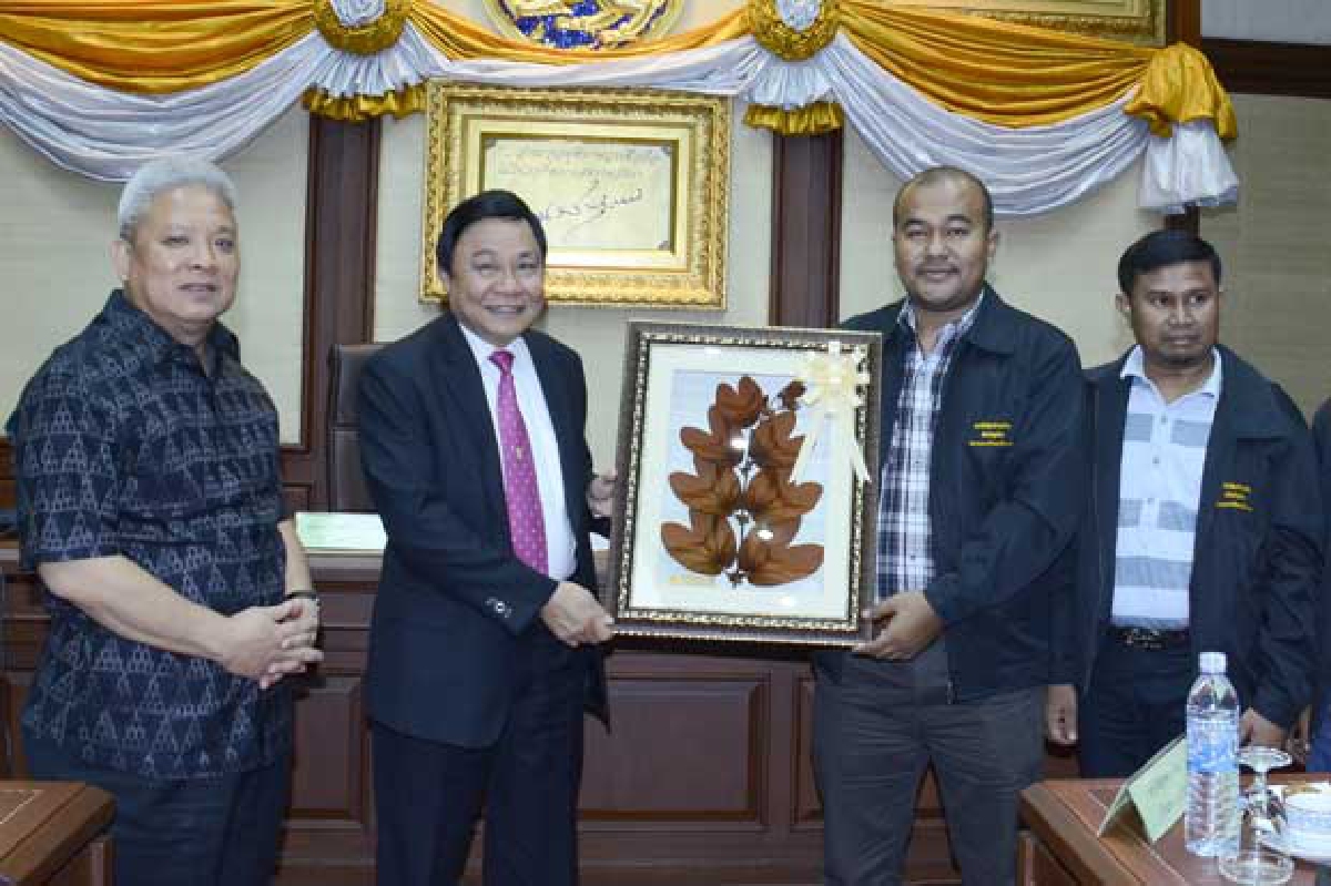 สมาชิกสภาสันติสุขเยี่ยมมหาดไทย สมาชิกสภาสันติสุขเยี่ยมมหาดไทย
