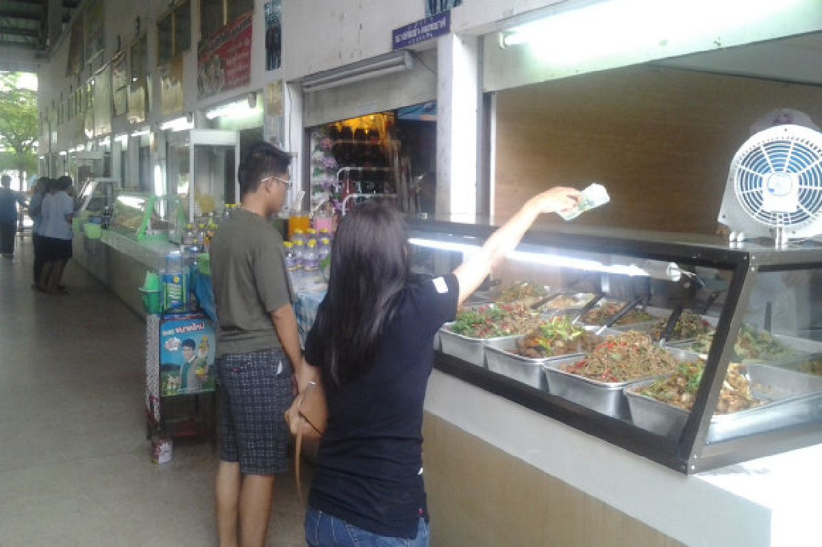 ร้านข้าวแกงบุรีรัมย์จ่อขึ้นราคา5บาท ร้านข้าวแกงบุรีรัมย์จ่อขึ้นราคา5บาท