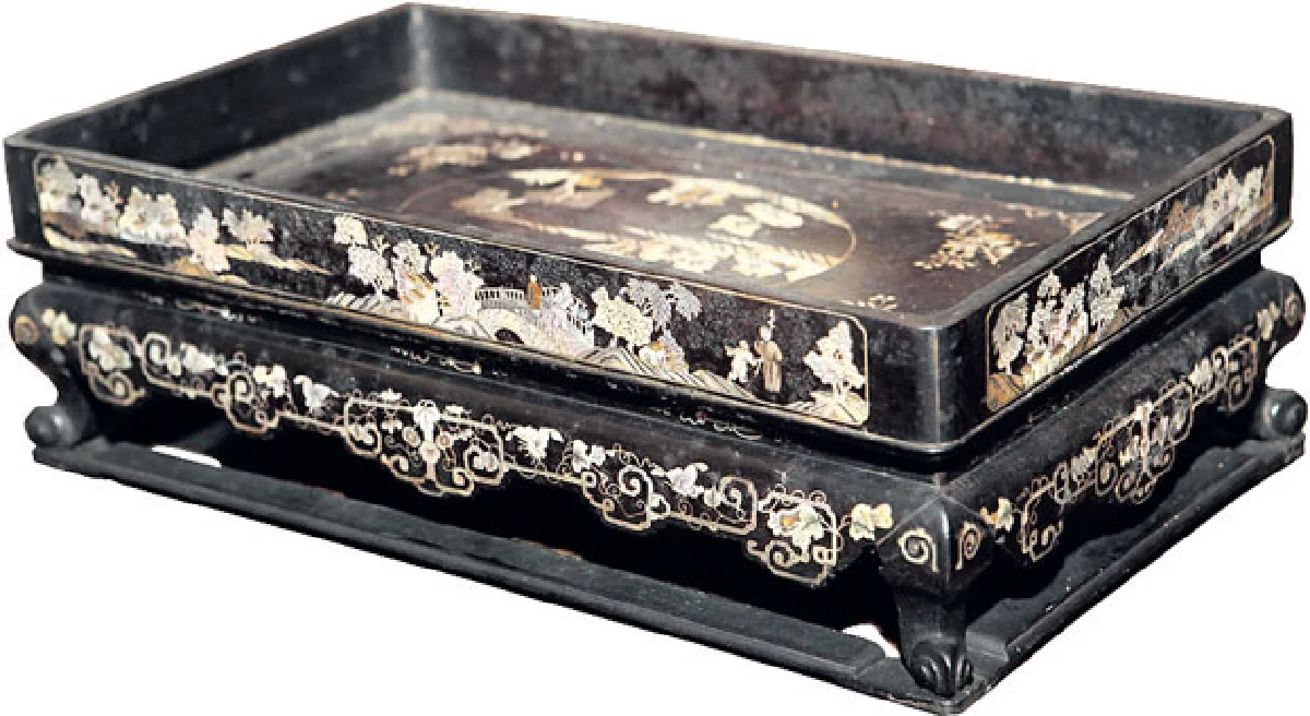 เครื่องมุกโบราณทรงคุณค่า ของ บุญรัตน เพชรฉาย