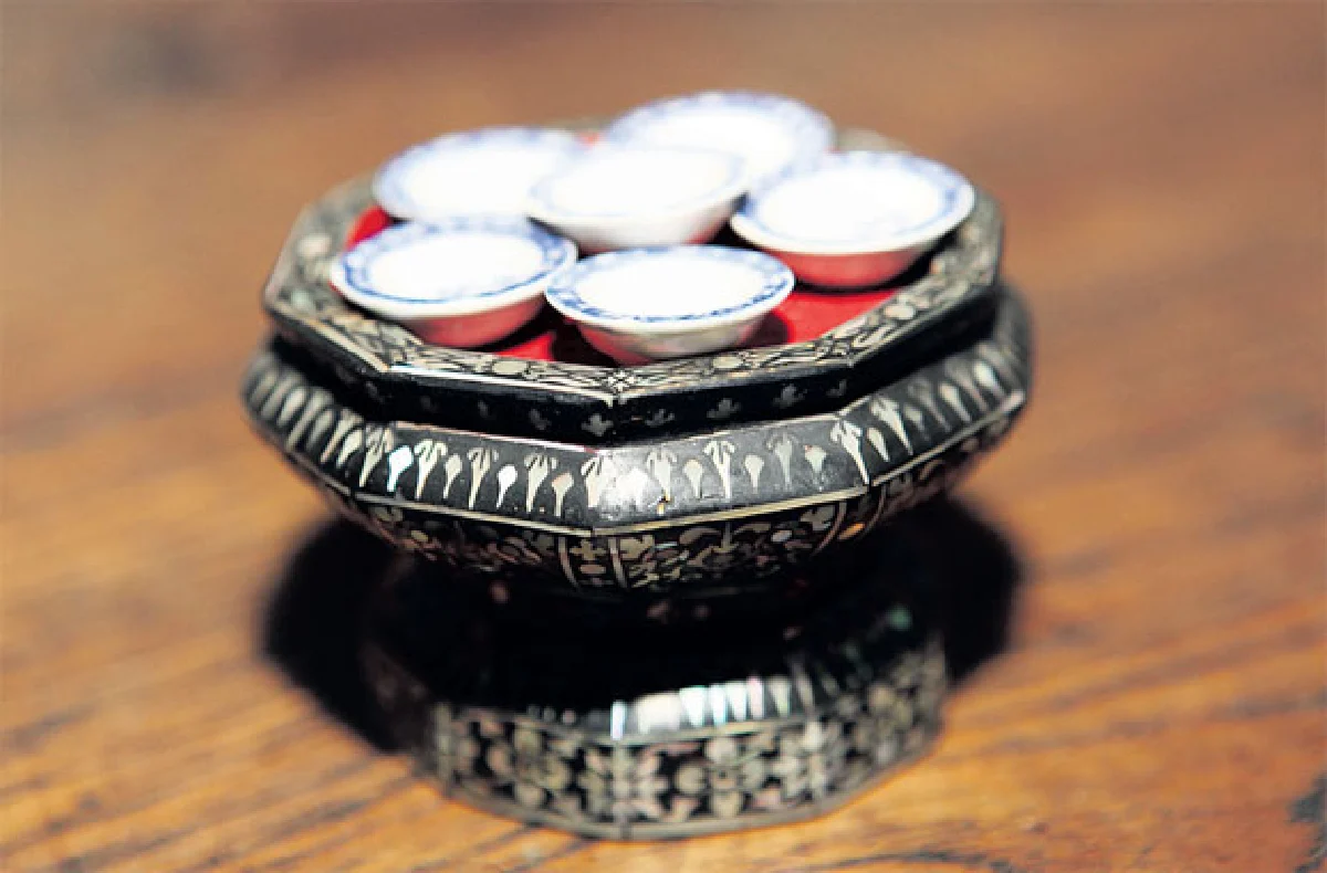 เครื่องมุกโบราณทรงคุณค่า ของ บุญรัตน เพชรฉาย