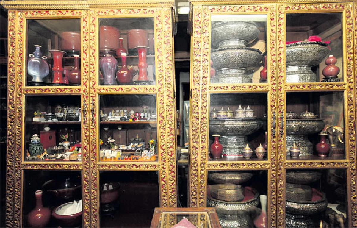 เครื่องมุกโบราณทรงคุณค่า ของ บุญรัตน เพชรฉาย