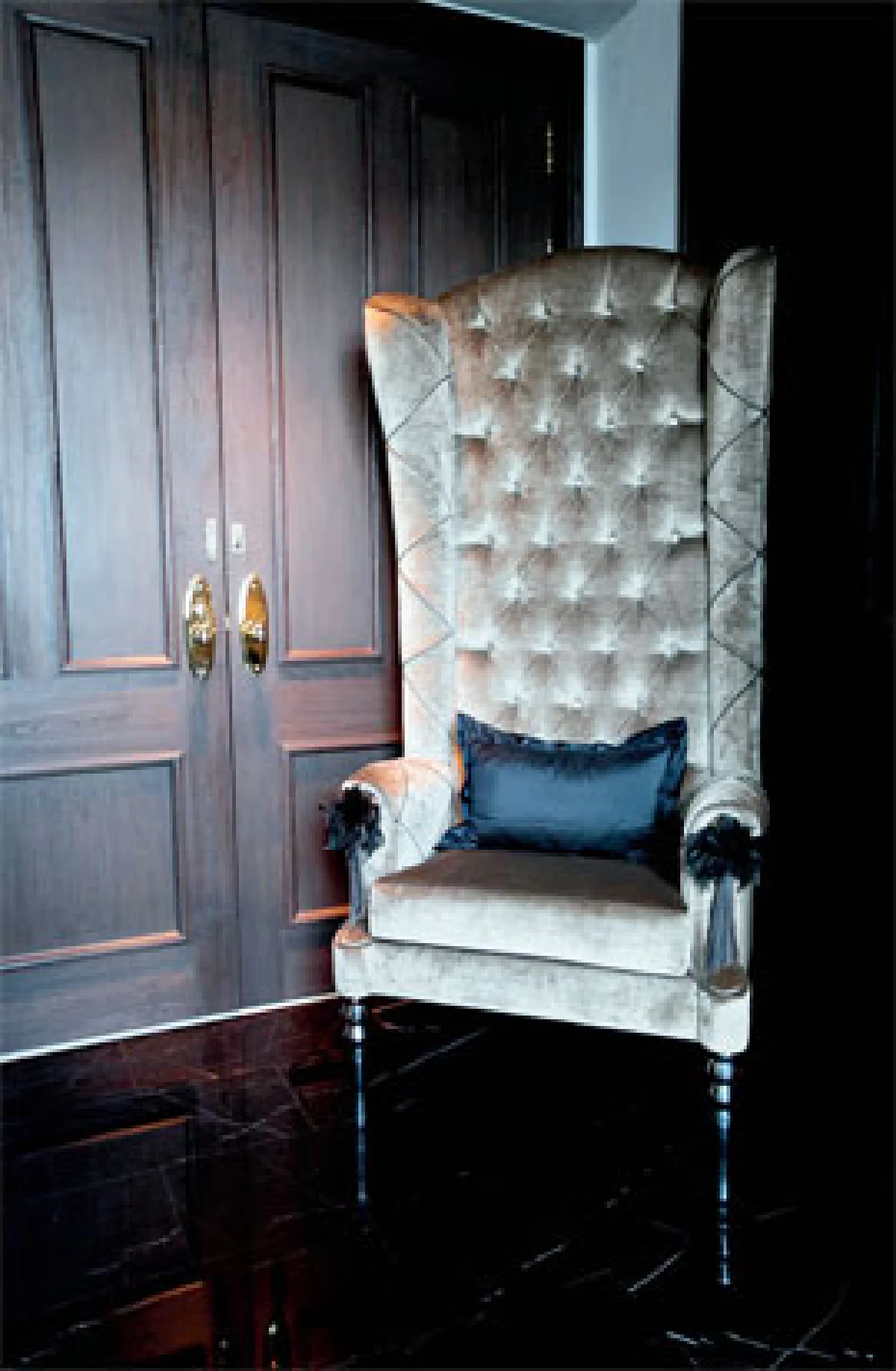 ‘สวยโอ่อ่าสไตล์กอธิก นีโอคลาสสิก’ ของ อณิชา อรรถสกุลชัย