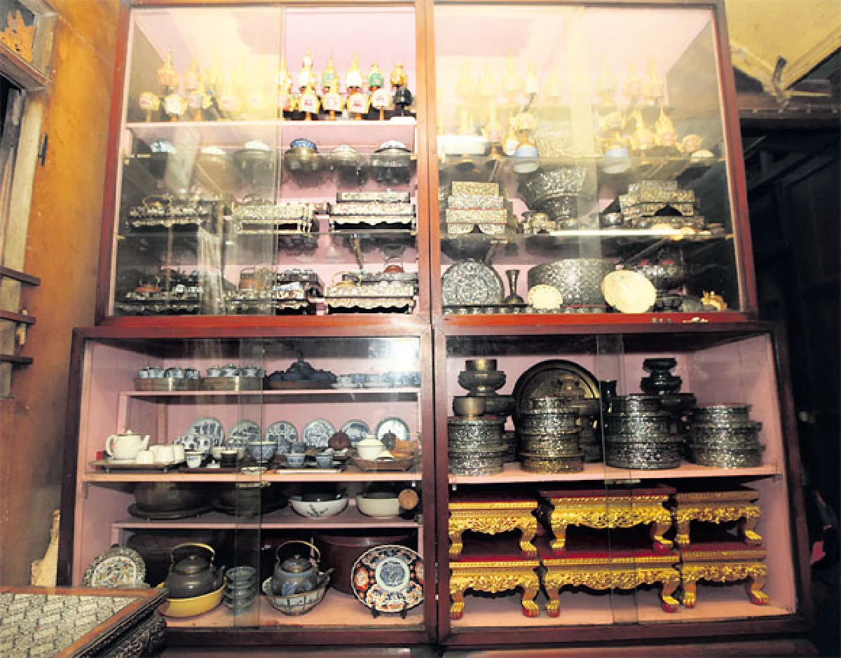 เครื่องมุกโบราณทรงคุณค่า ของ บุญรัตน เพชรฉาย