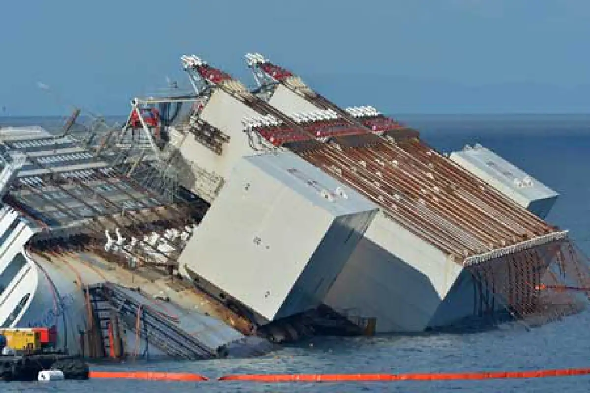 อิตาลีกู้ซากเรือสำราญ หลังล่มมานานร่วมปี