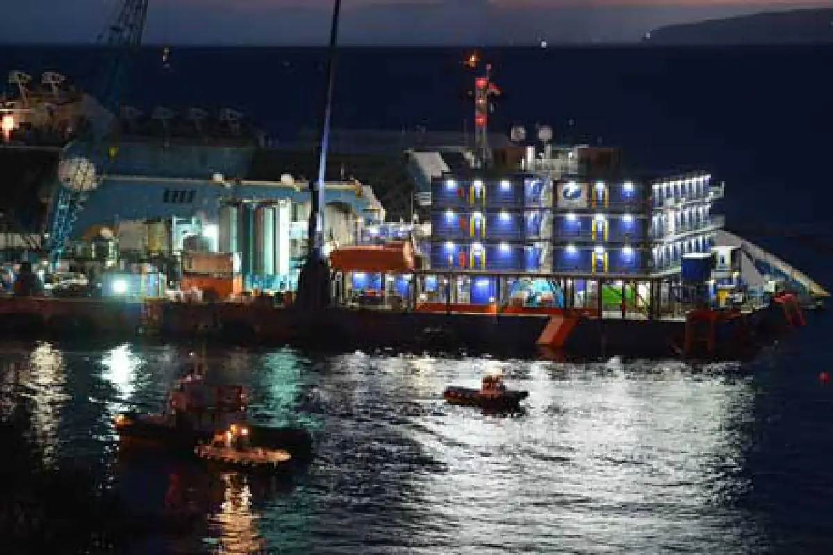 อิตาลีกู้ซากเรือสำราญ หลังล่มมานานร่วมปี