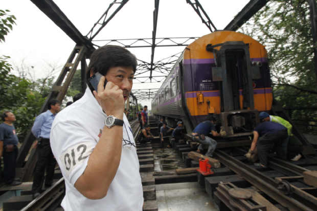 ประภัสร์พร้อมลาออกหากรถไฟเหนือตกรางอีก ประภัสร์พร้อมลาออกหากรถไฟเหนือตกรางอีก