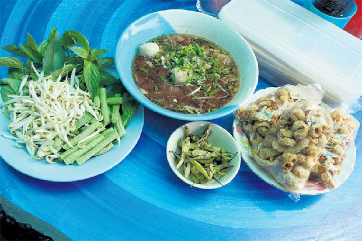 ไปกินก๋วยเตี๋ยวเรือบนบก ร้านดีเจเก๋ กันทรารมย์ ศรีสะเกษ ไปกินก๋วยเตี๋ยวเรือบนบก ร้านดีเจเก๋ กันทรารมย์ ศรีสะเกษ