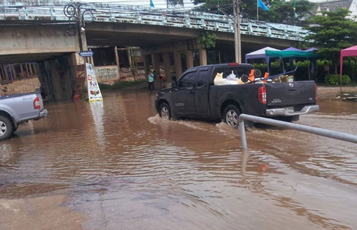 น้ำป่าสักท่วมตลาดเก่าหน้าอำเภอท่าเรือแล้ว น้ำป่าสักท่วมตลาดเก่าหน้าอำเภอท่าเรือแล้ว