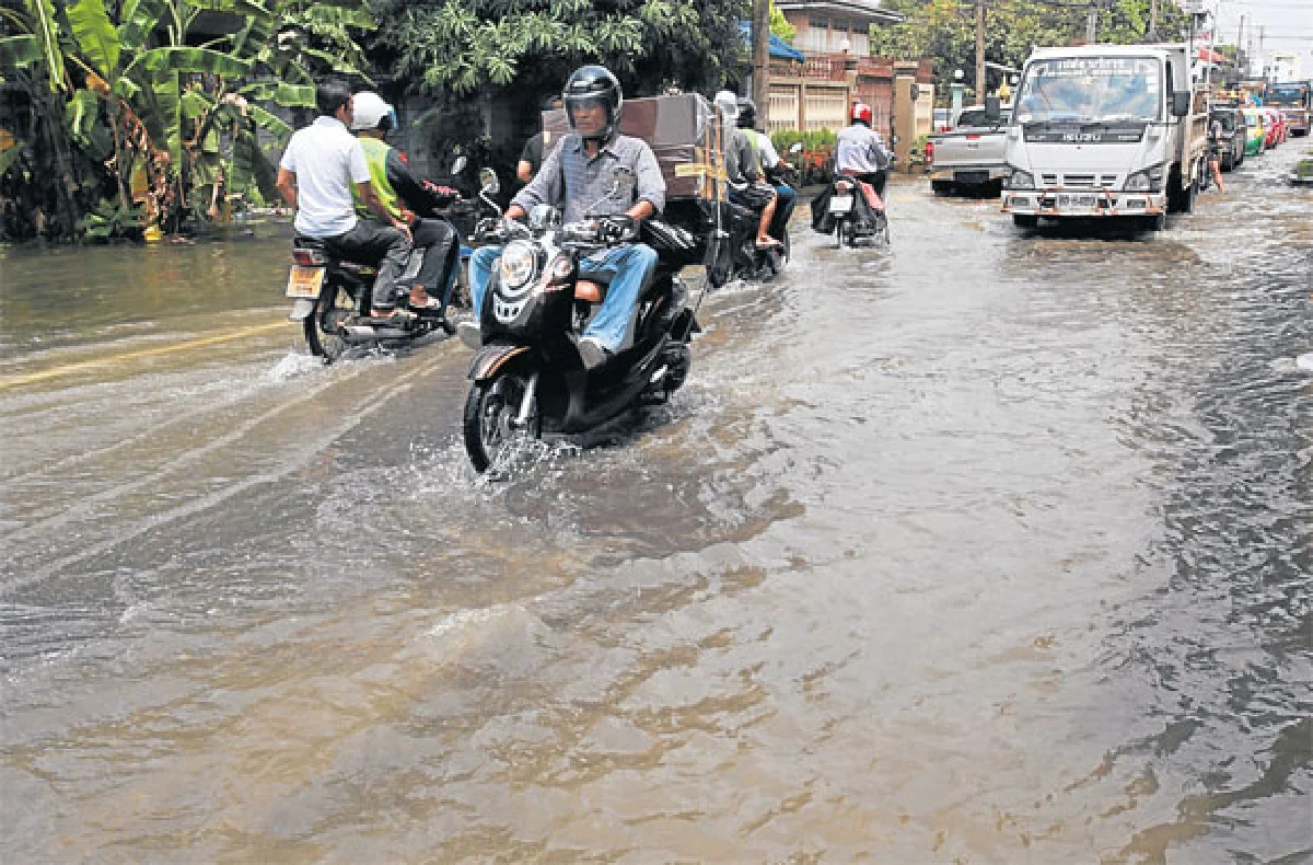 ฝนล้นกรุง