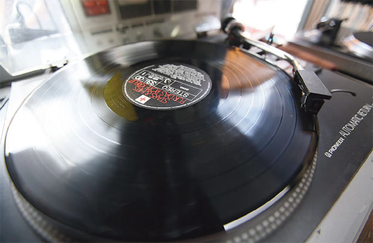 ปราการ ม่วงสุขำ ผู้รอบรู้เรื่องแผ่นเสียง