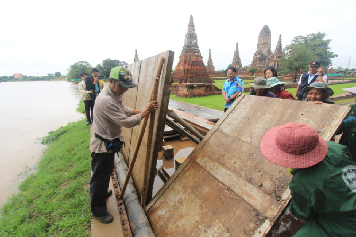 อยุธยาเสริมกระสอบทรายป้องสถานโบราณ อยุธยาเสริมกระสอบทรายป้องสถานโบราณ