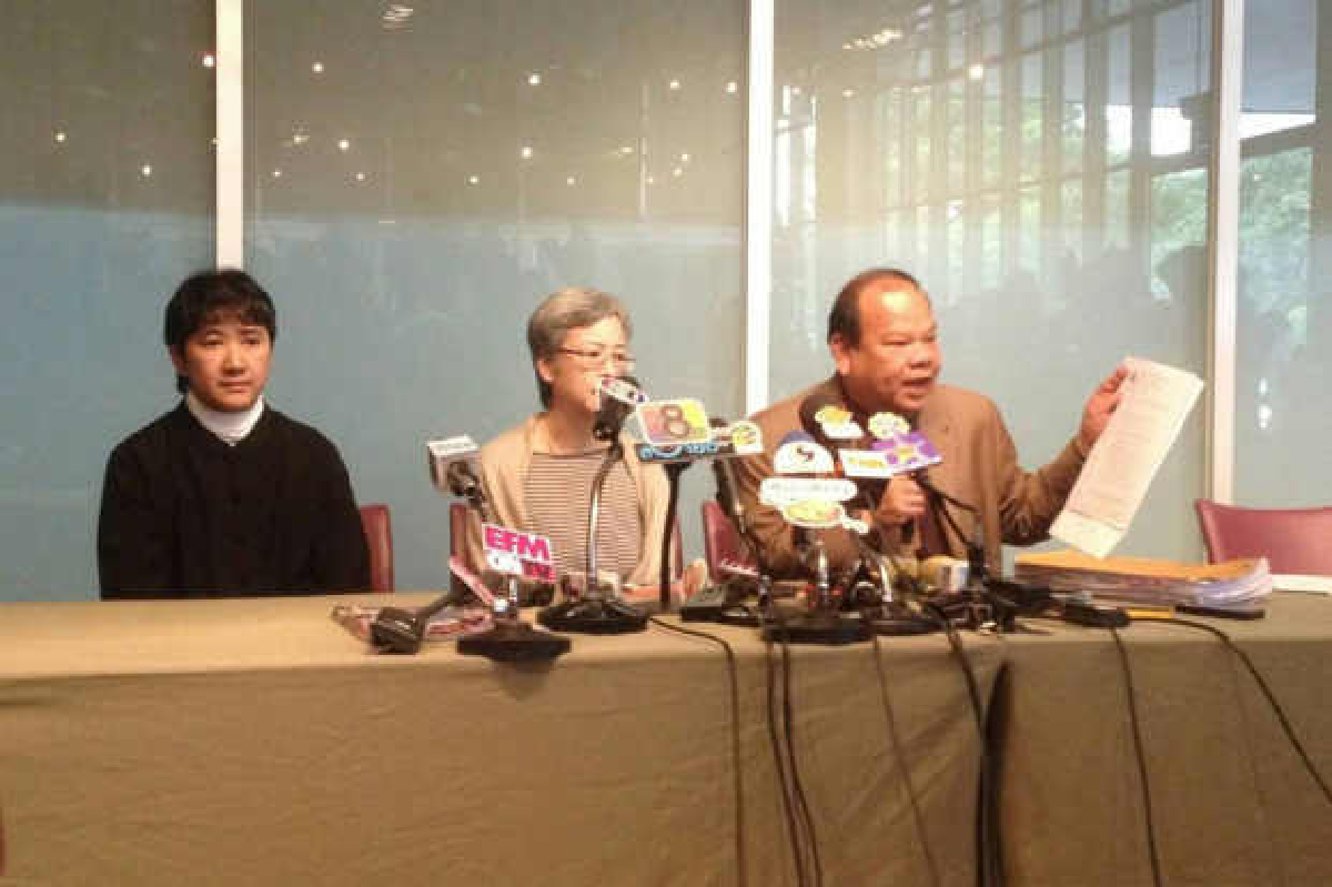 มนฤดี-เสาวณีย์ตั้งโต๊ะแถลงถูกอดีตสามีคุกคาม มนฤดี-เสาวณีย์ตั้งโต๊ะแถลงถูกอดีตสามีคุกคาม