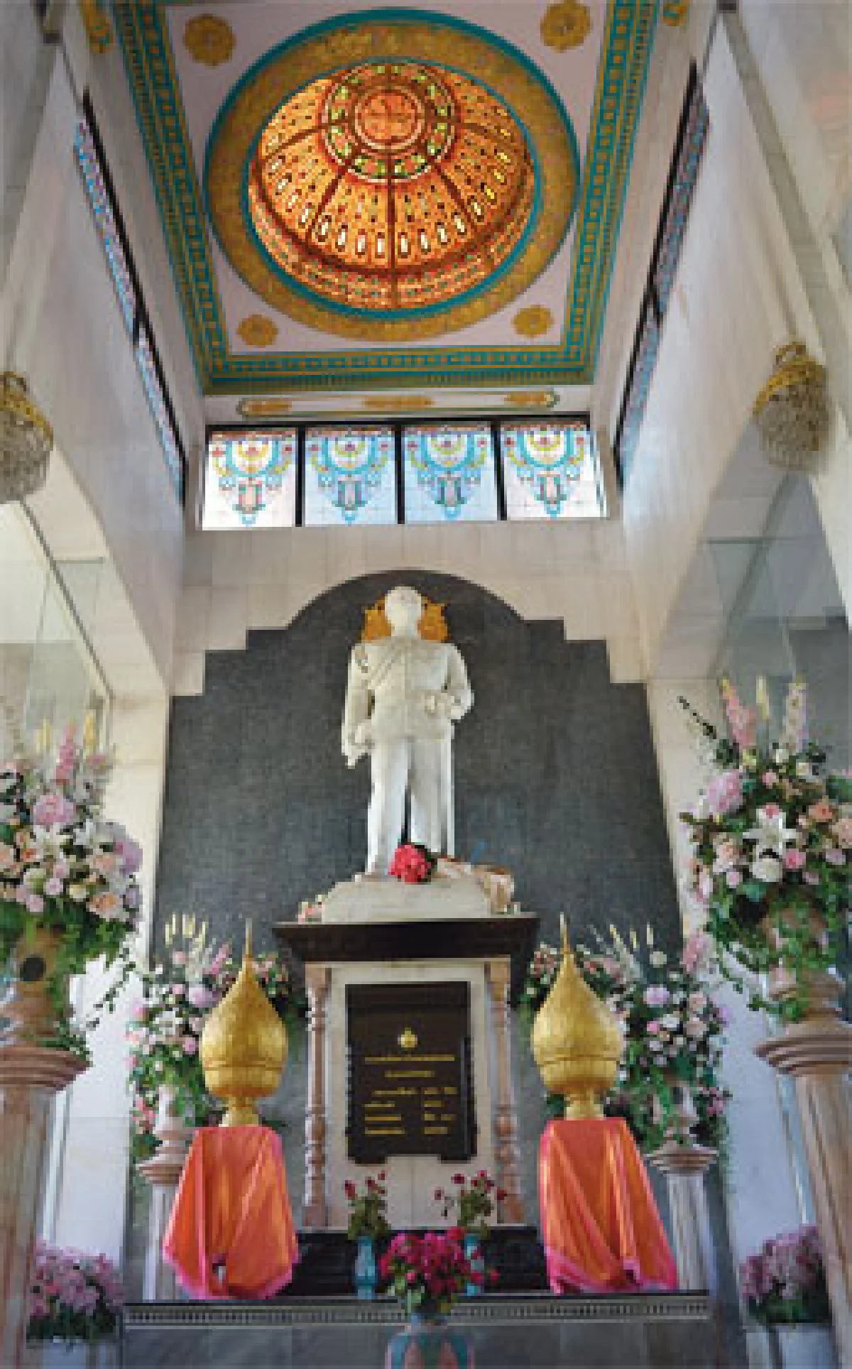 ระลึกวีรชนบนอนุสรณ์สถานแห่งชาติ