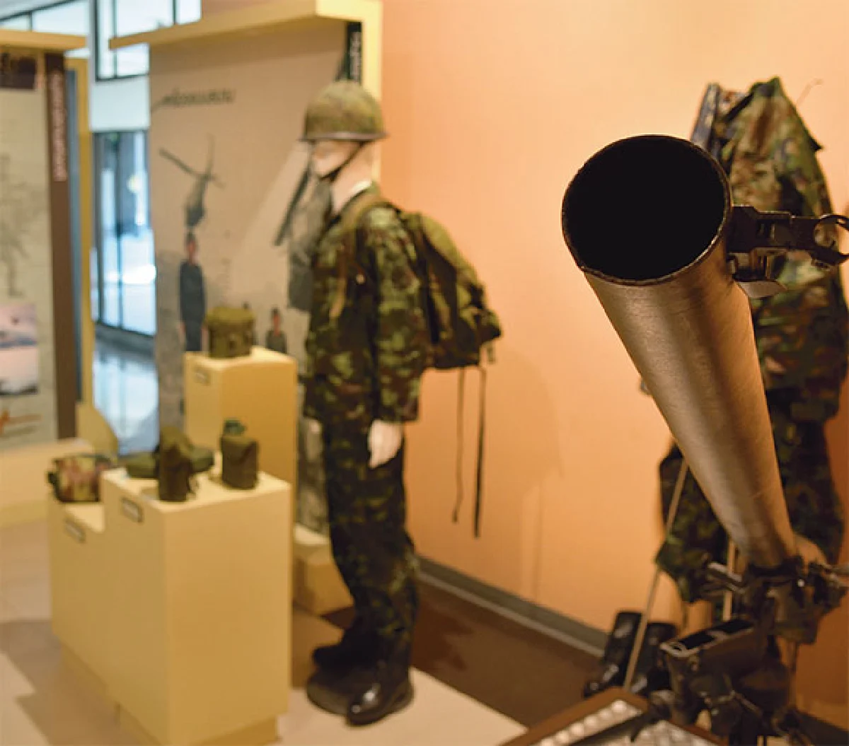 ระลึกวีรชนบนอนุสรณ์สถานแห่งชาติ