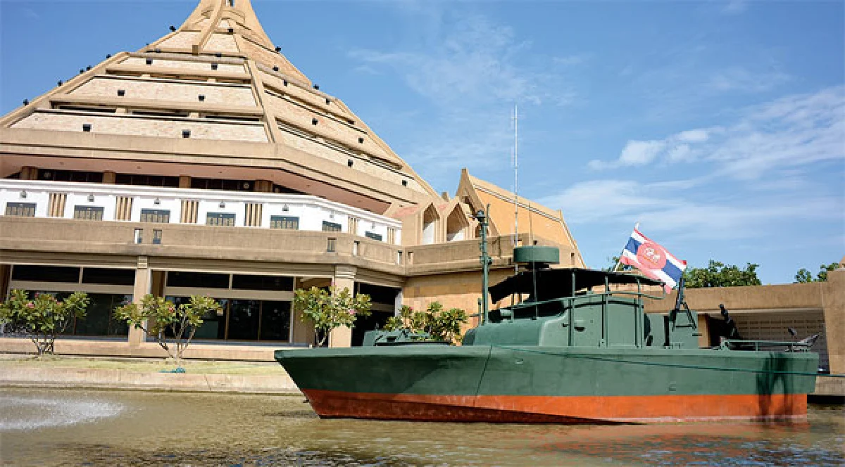 ระลึกวีรชนบนอนุสรณ์สถานแห่งชาติ