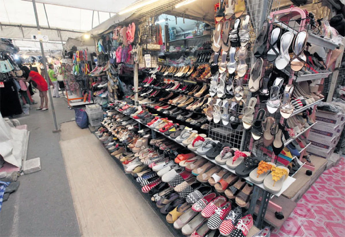 ตลาดนัดอ่อนนุช ช็อปเพลินราคาเบาๆ