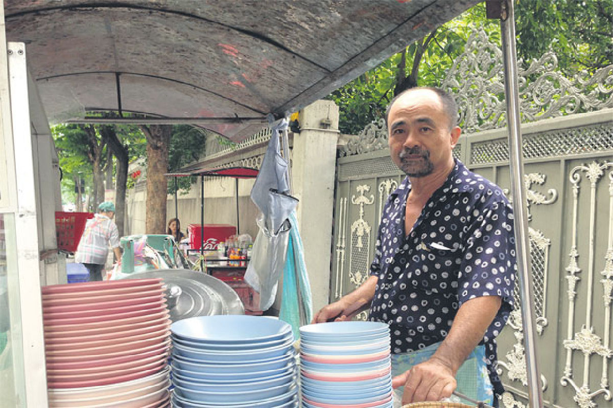 ‘หมี่เต๋อ’ น้ำซุปรสละมุน ‘หมี่เต๋อ’ น้ำซุปรสละมุน