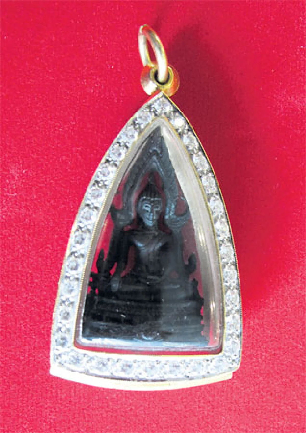 ตามไปดูกรุพระเชียงแสน ของ ชาญยุทธ เจนธัญญารักษ์