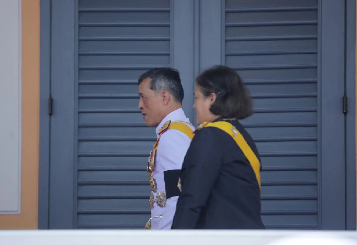 สมเด็จพระบรมฯเสด็จถวายน้ำสรงพระศพสังฆราช