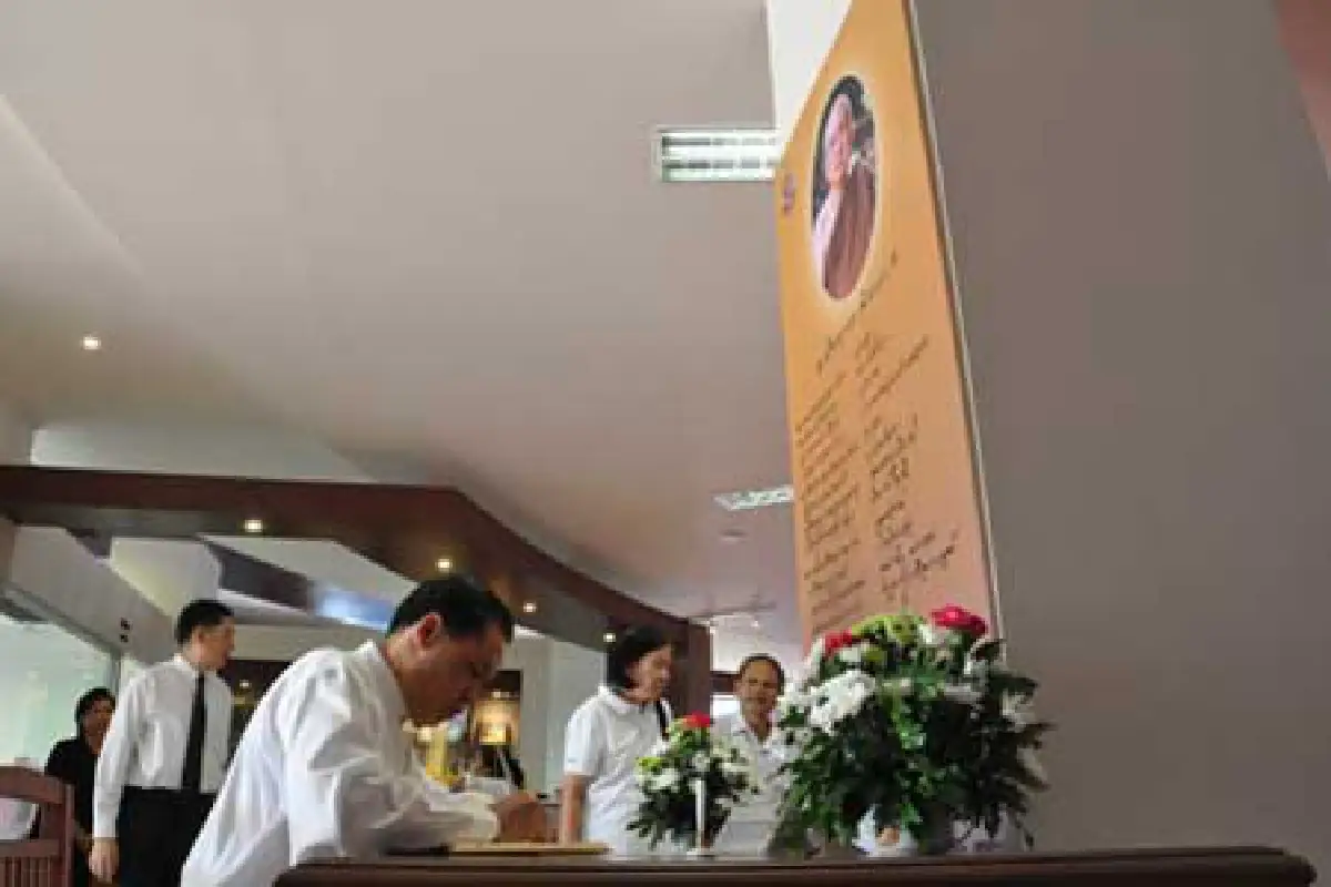 ชาวกาญจน์ร่วมไว้อาลัยสมเด็จพระสังฆราช