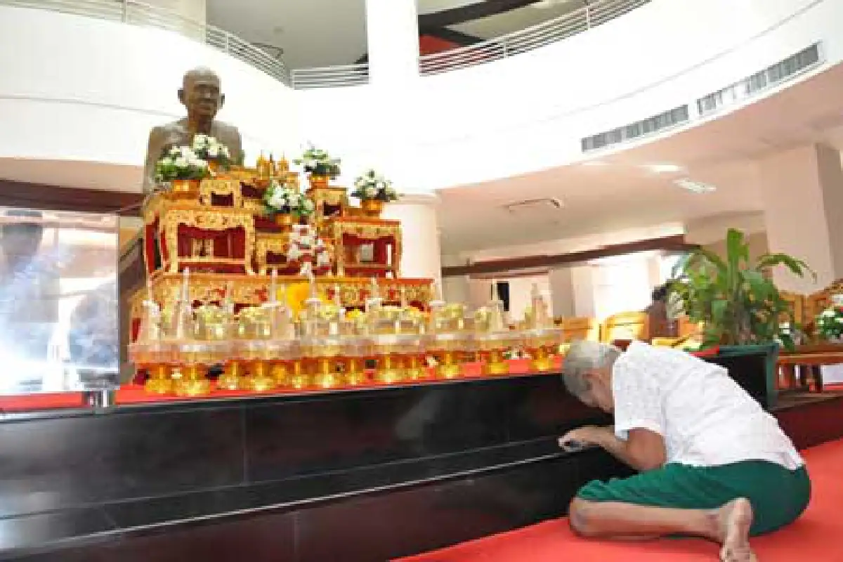 ชาวกาญจน์ร่วมไว้อาลัยสมเด็จพระสังฆราช