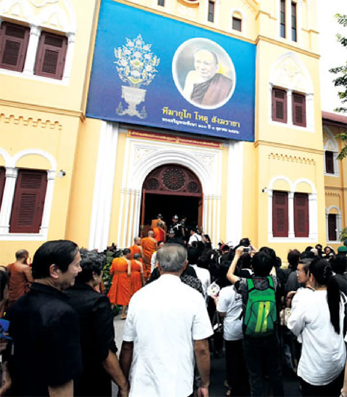 ชาวพุทธเมืองกาญจน์เย็บผ้าอาสนะ 1,200 กม.