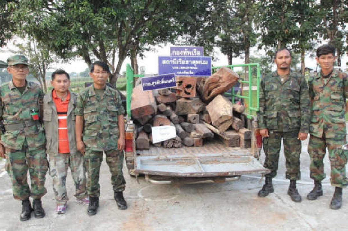 นครพนมยึดรถขนไม้พะยูงมูลค่านับล้าน นครพนมยึดรถขนไม้พะยูงมูลค่านับล้าน