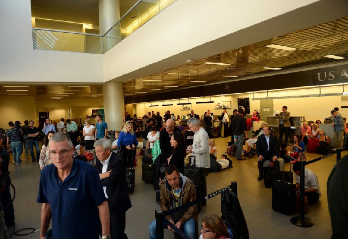 กราดยิงกลางสนามบินแอลเอดับ1เจ็บ7