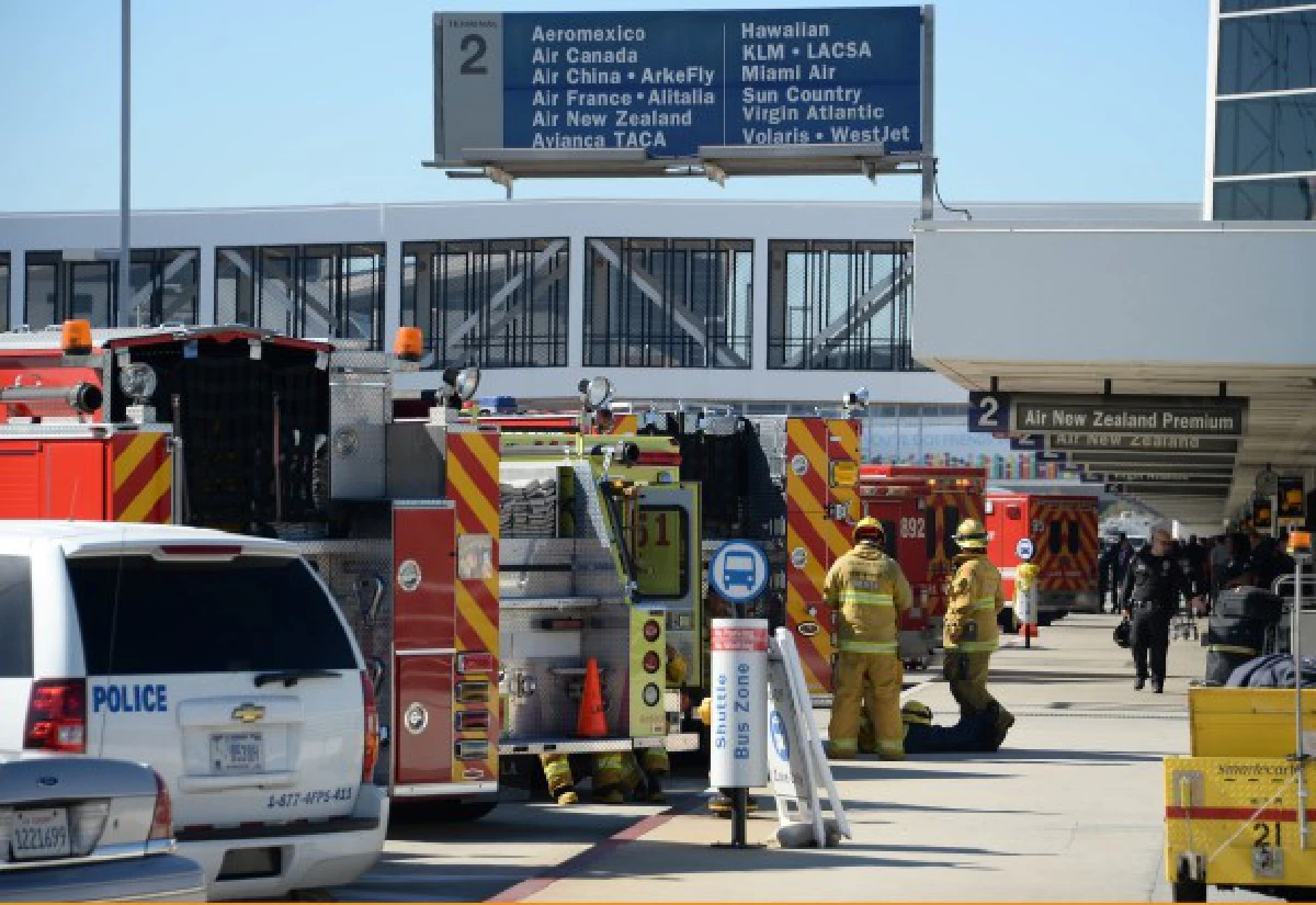 กราดยิงกลางสนามบินแอลเอดับ1เจ็บ7