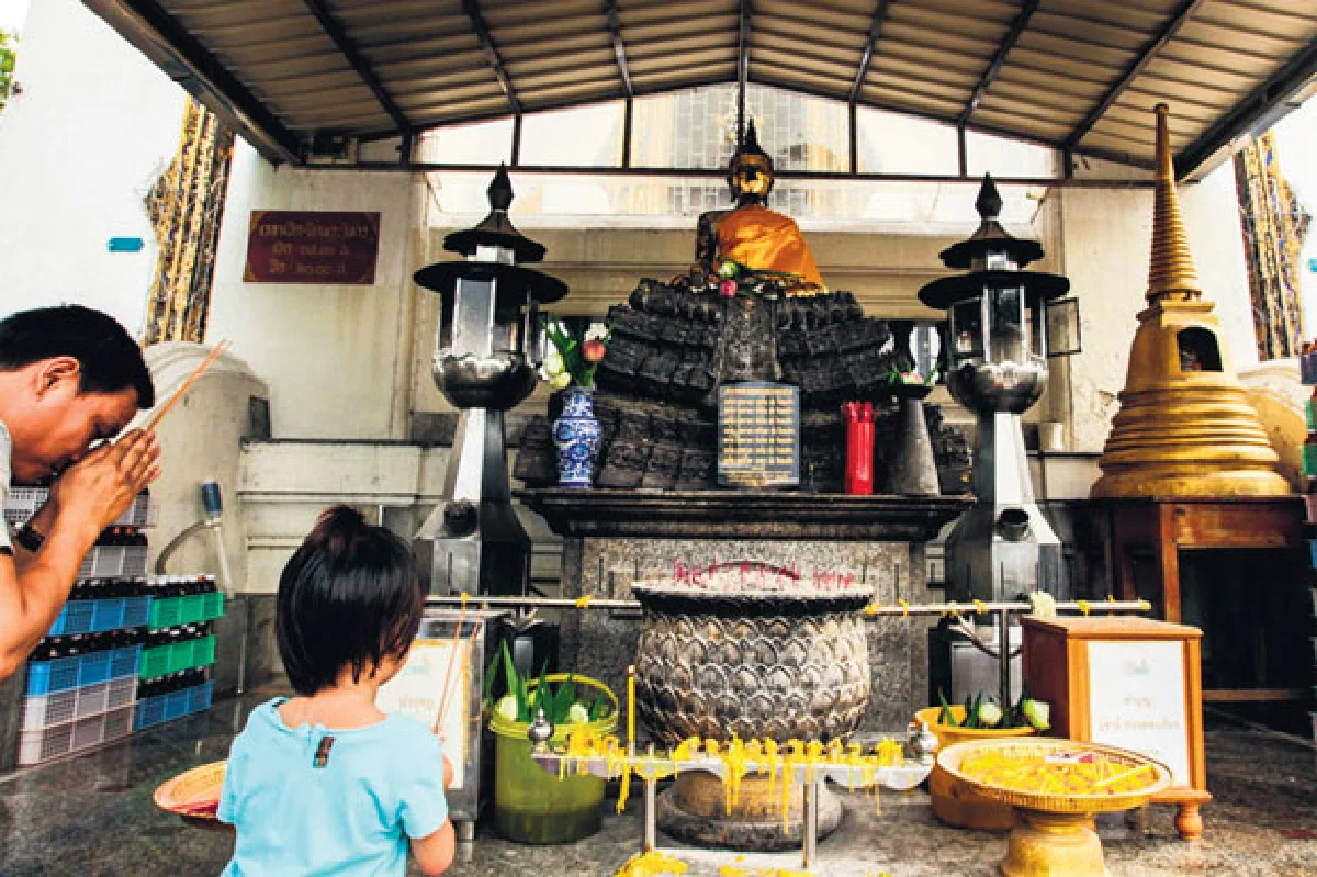 ชมเพลิน ยามลมหนาวมาเยือน วัดประยุรวงศาวาสวรวิหาร