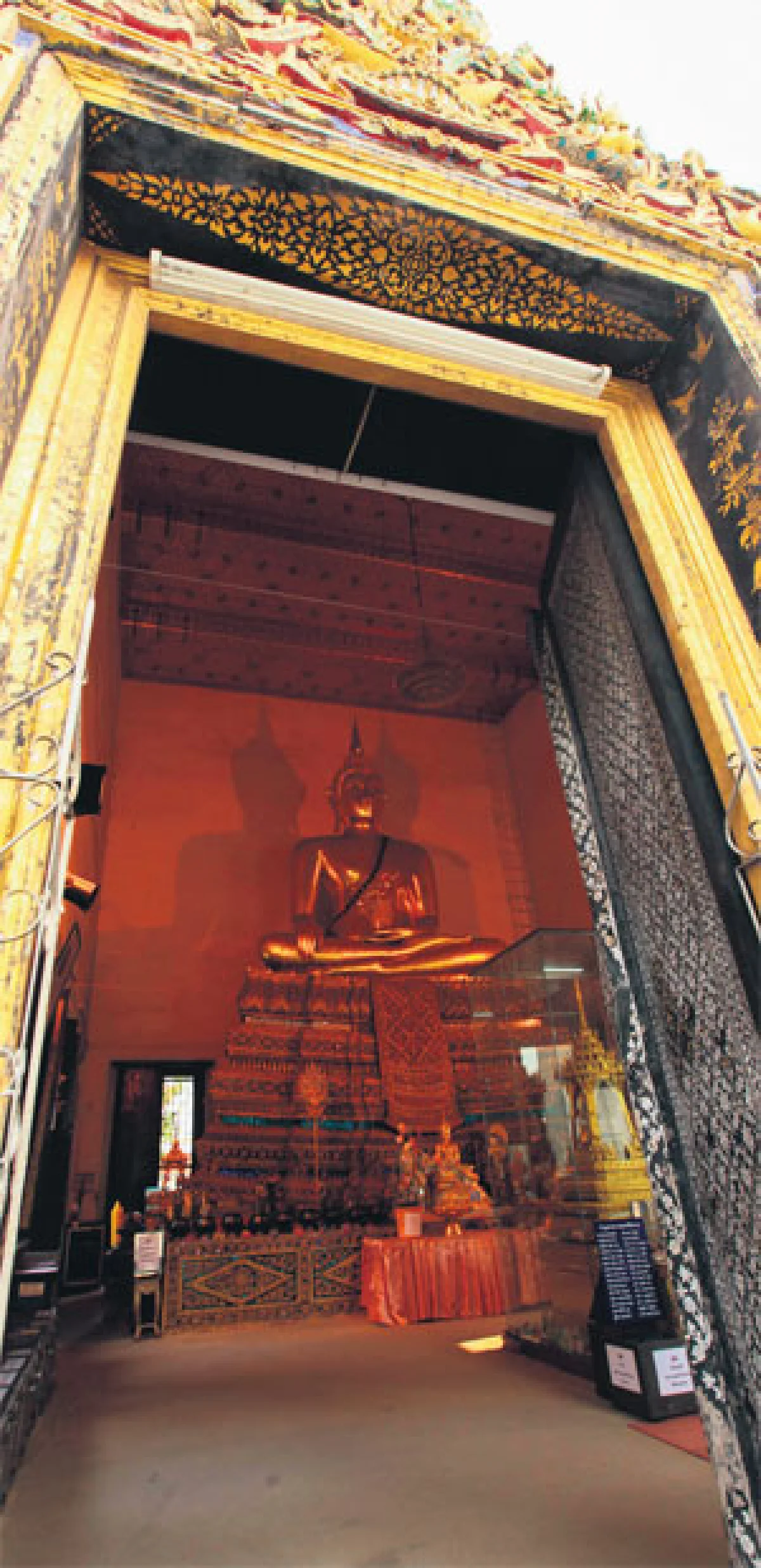 ชมเพลิน ยามลมหนาวมาเยือน วัดประยุรวงศาวาสวรวิหาร