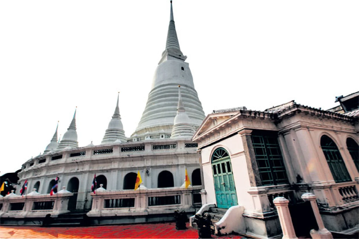 ชมเพลิน ยามลมหนาวมาเยือน วัดประยุรวงศาวาสวรวิหาร