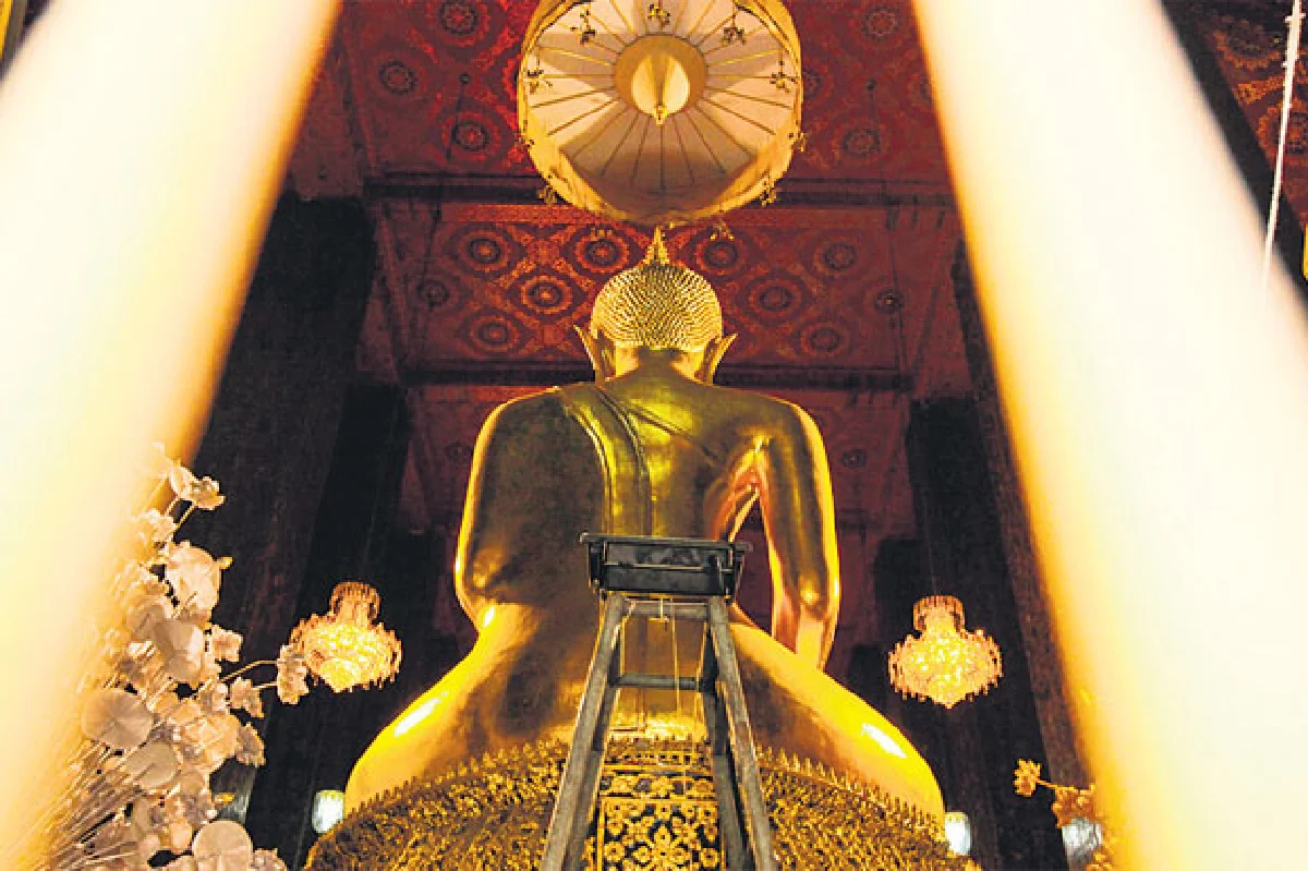 ชมเพลิน ยามลมหนาวมาเยือน วัดประยุรวงศาวาสวรวิหาร