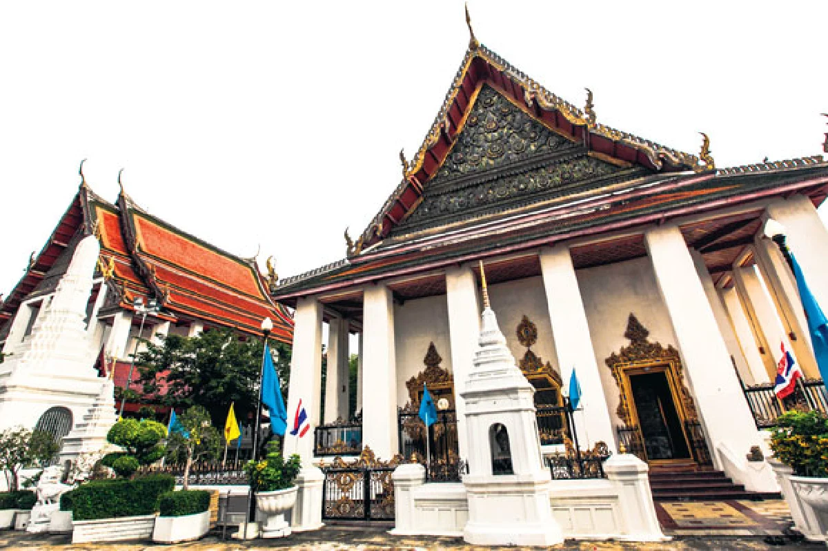 ชมเพลิน ยามลมหนาวมาเยือน วัดประยุรวงศาวาสวรวิหาร