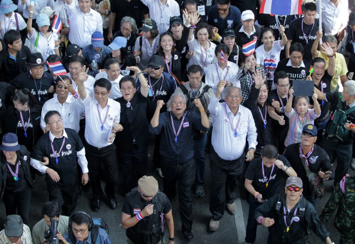 สุเทพประกาศปักหลักราชดำเนินไม่กลับสามเสน