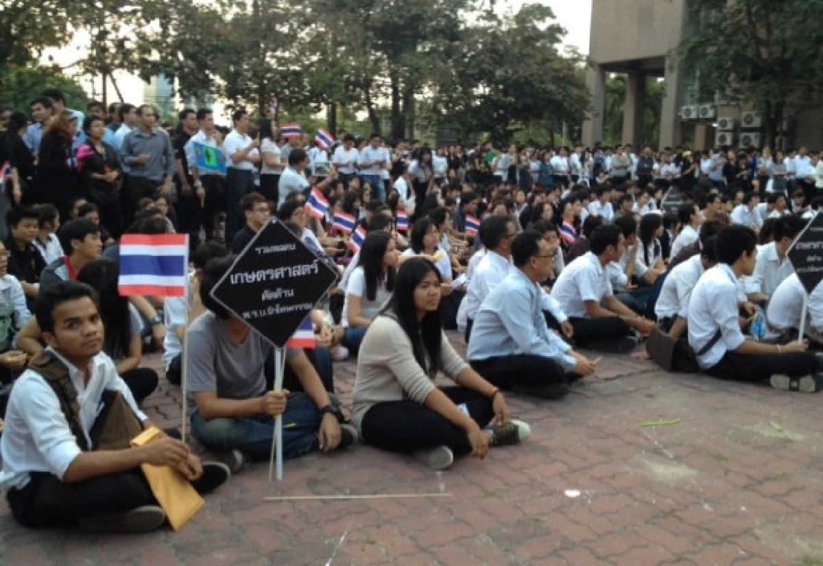 นิสิตม.เกษตรจัดเวทีค้านนิรโทษสุดคึกคัก