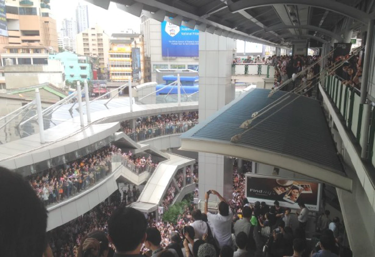 อโศกคึก!เป่านกหวีดต้านนิรโทษกรรม