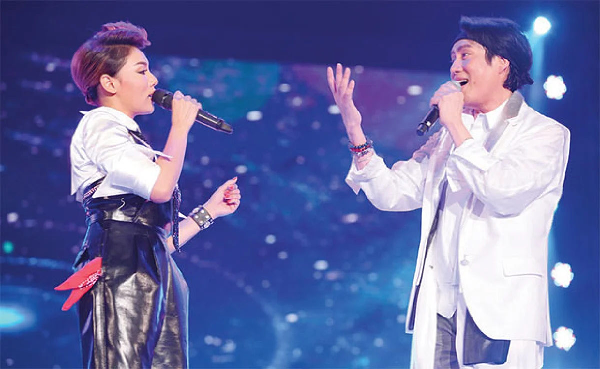 ขนนกกับดอกไม้...คอนเสิร์ตดีที่รวมฮิตเพลง