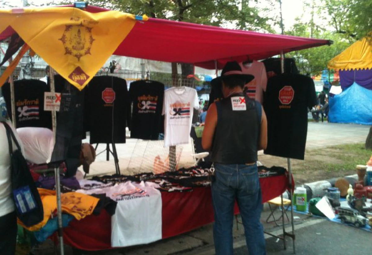 ค้าขายกลางม็อบ"ชุมนุมด้วย-ขายของด้วย"