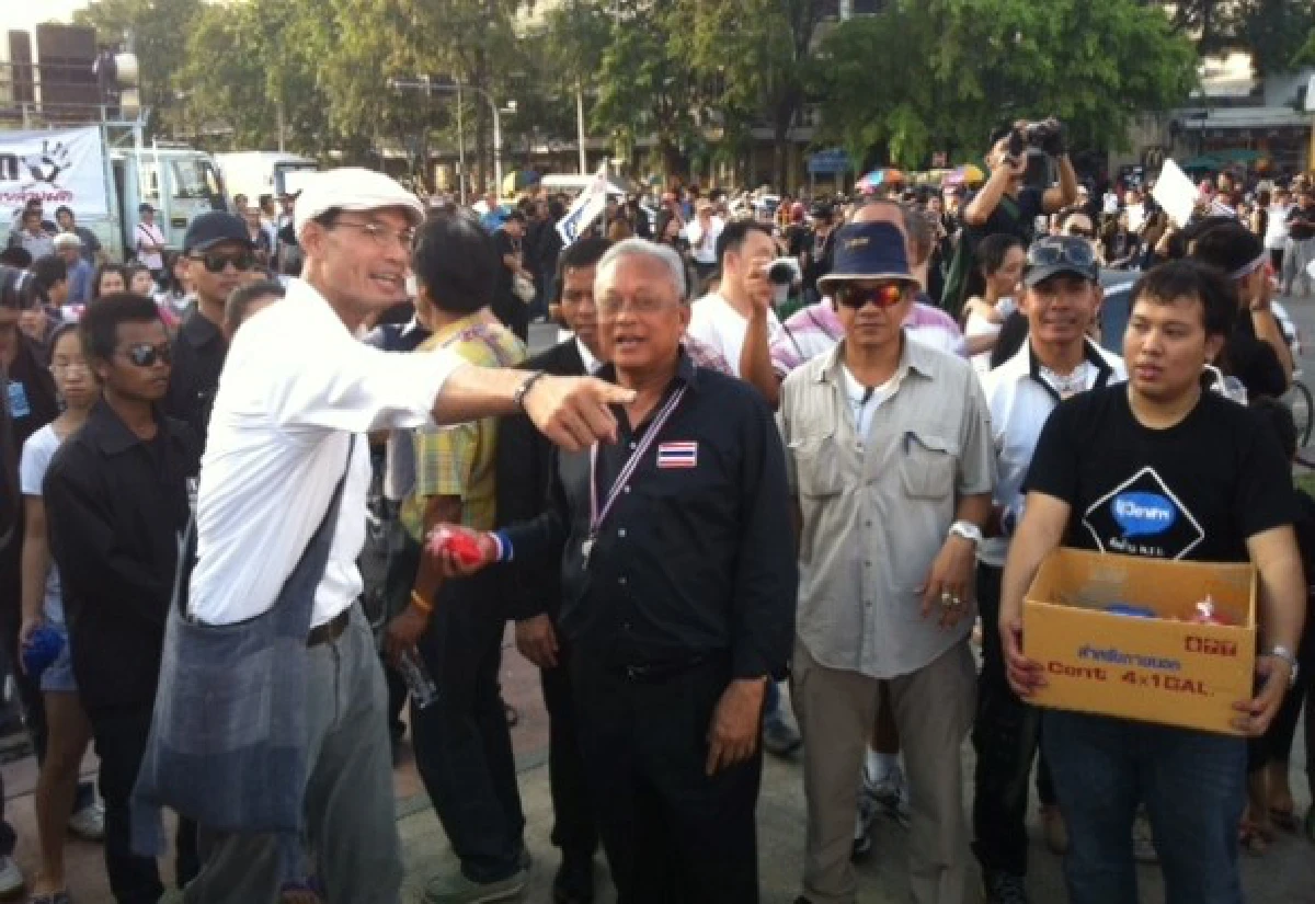 กลุ่มศิลปินวาดภาพต้านนิรโทษกรรม