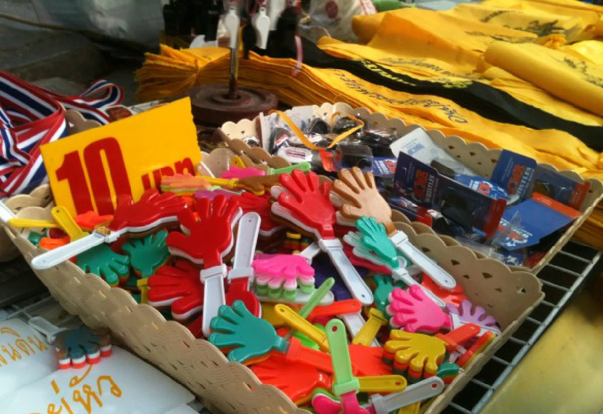 ค้าขายกลางม็อบ"ชุมนุมด้วย-ขายของด้วย"