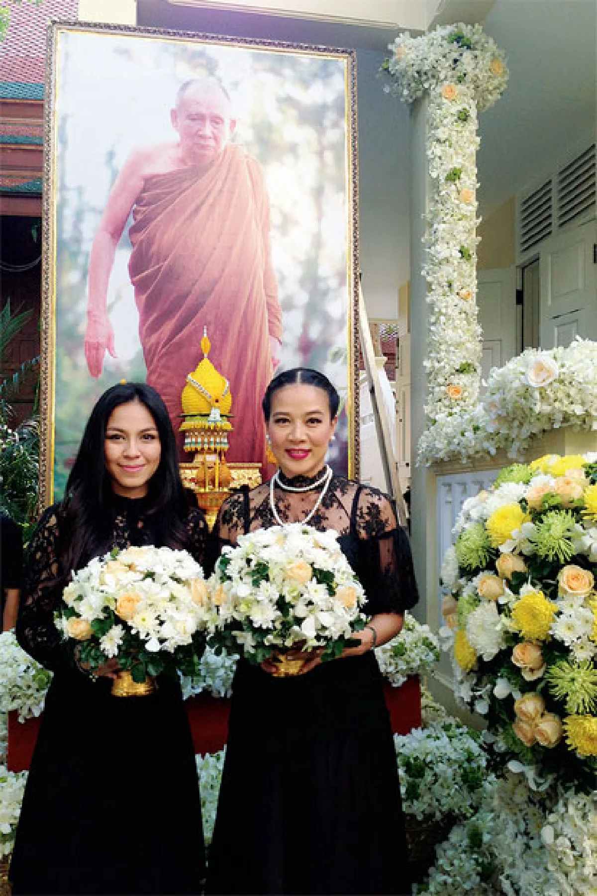 ดอกไม้ถวายแด่...พระของประชาชน