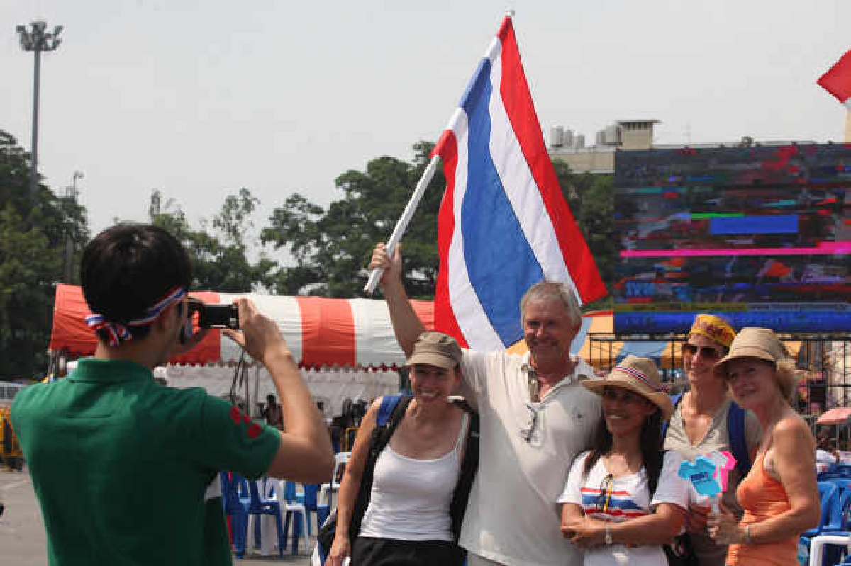 ม็อบไทยในทัศนะชาวต่างชาติ ม็อบไทยในทัศนะชาวต่างชาติ